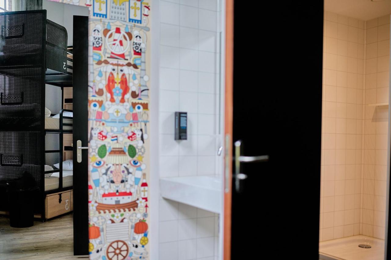 Posto Letto in Dormitorio con 6 Letti