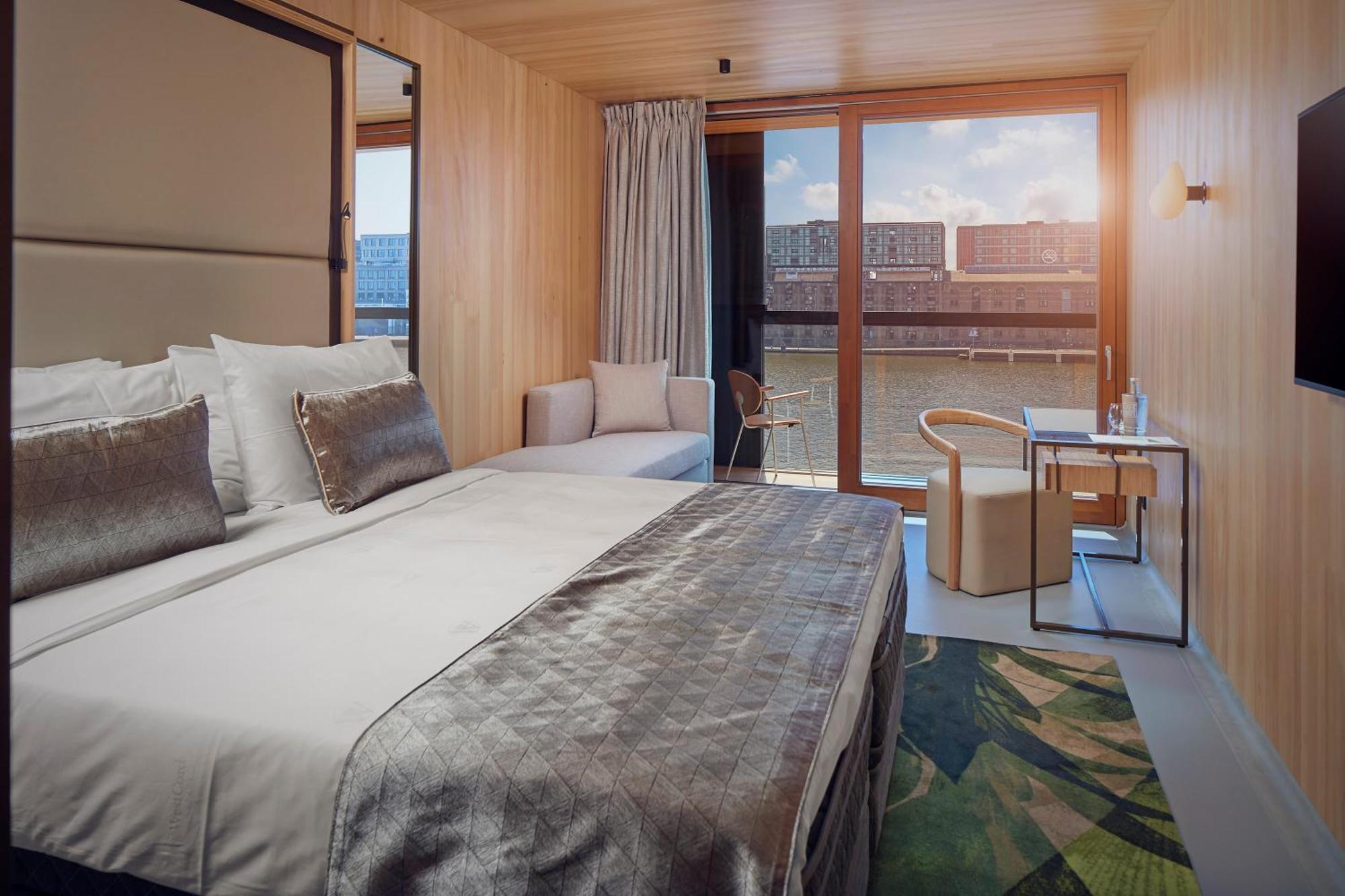 Waterfront Superior Kamer met Bad, Douche en Balkon