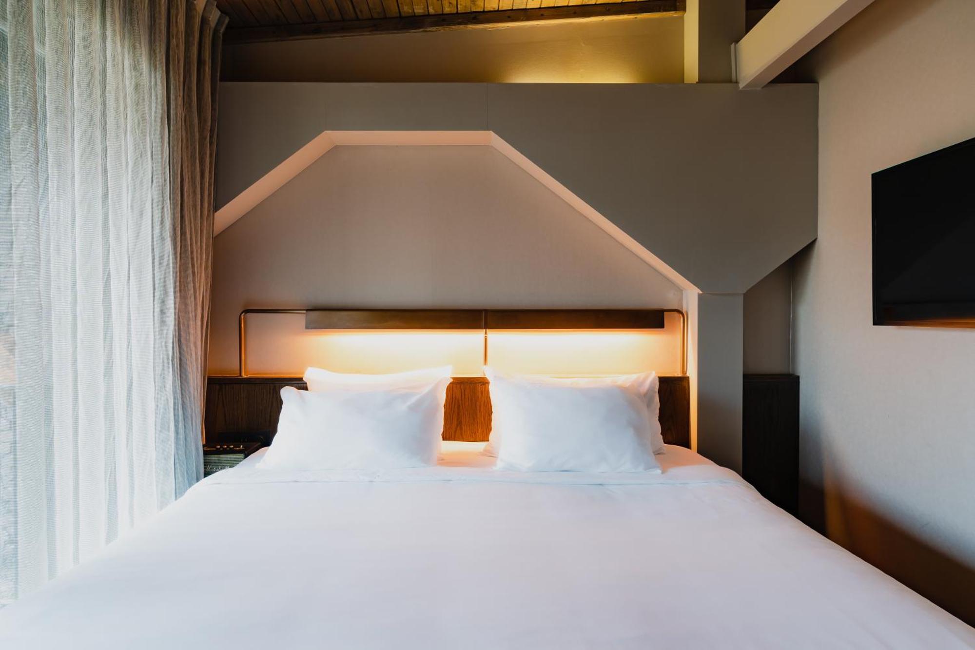 Small Double Room,1542644902:JPEG