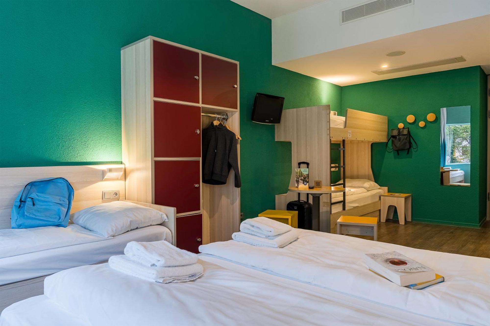 5-Bed Room