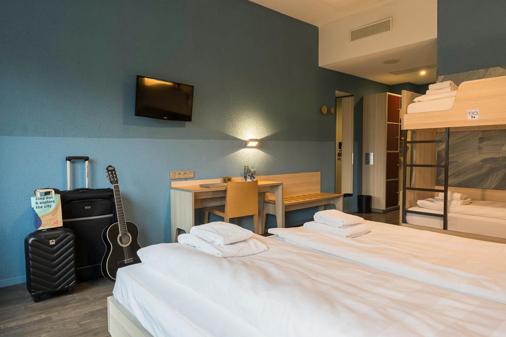 Bed 4-Bed Female Dormitory Room