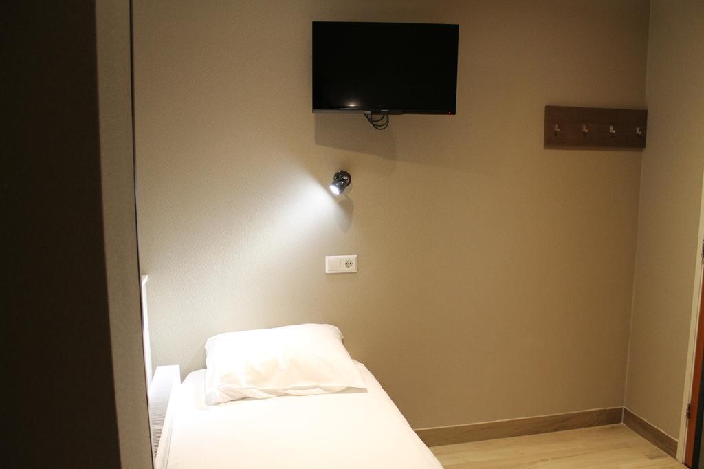 Twin Room Basement,688415631:JPEG