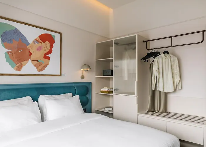 Lodge: The Social Hub Amsterdam City Extended Stay