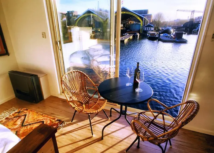 Familiehotel: Houseboat Concordia B&B